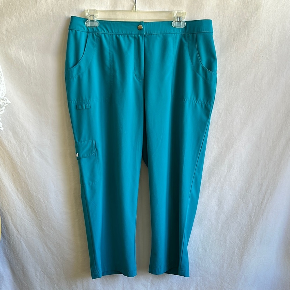 Chico’s aqua/turquoise Weekends crop pants, size 1.5 (M)